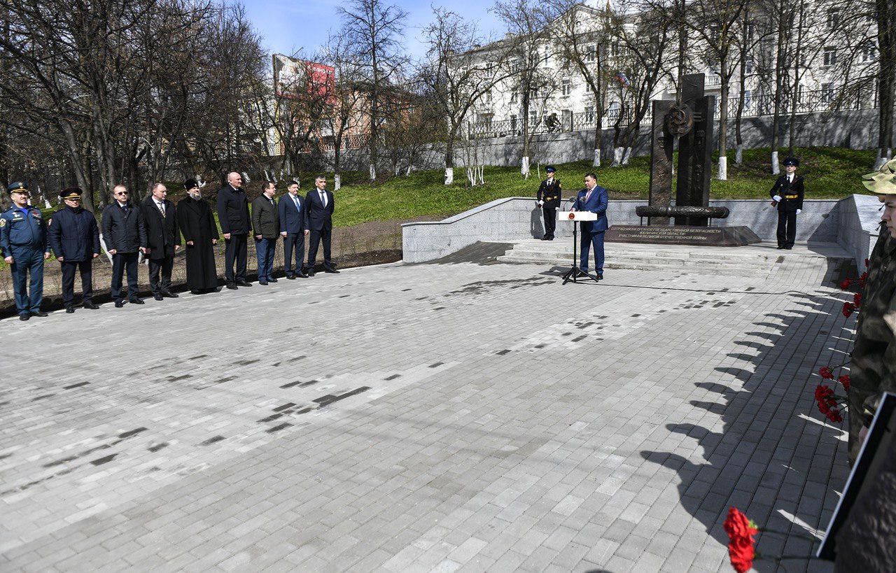 В Твери состоялась церемония открытия памятника сотрудникам органов государственной безопасности Калининской области