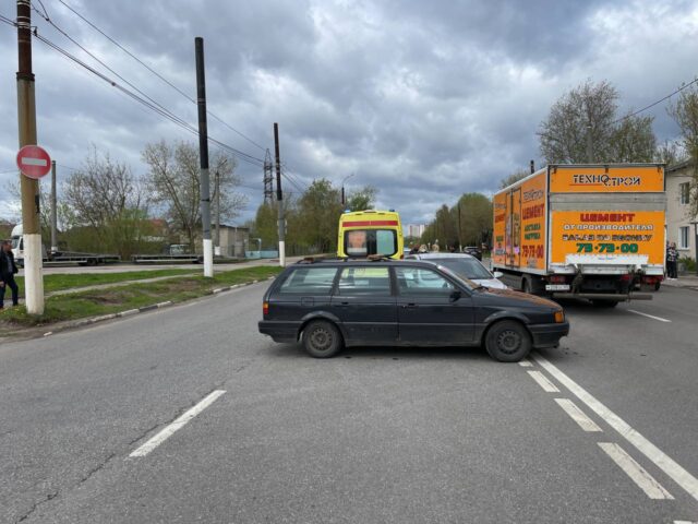 В Твери в аварии женщина сломала ногу В Твери в аварии женщина сломала ногу