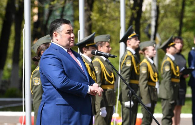 Игорь Руденя поздравил выпускников Верхневолжья с праздником Последнего звонка