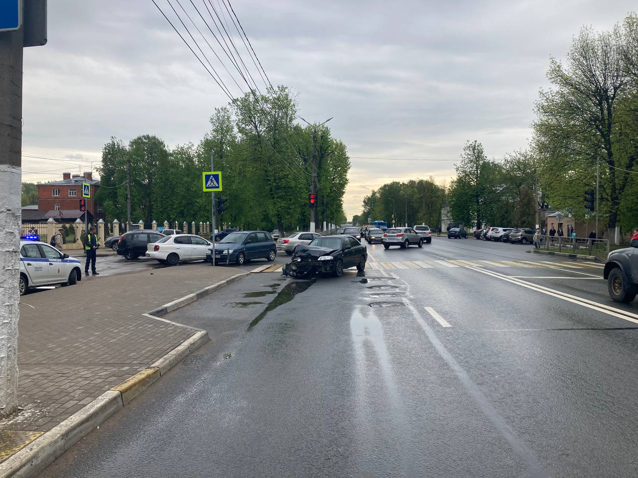 В Твери в тройном столкновении пострадал виновник аварии