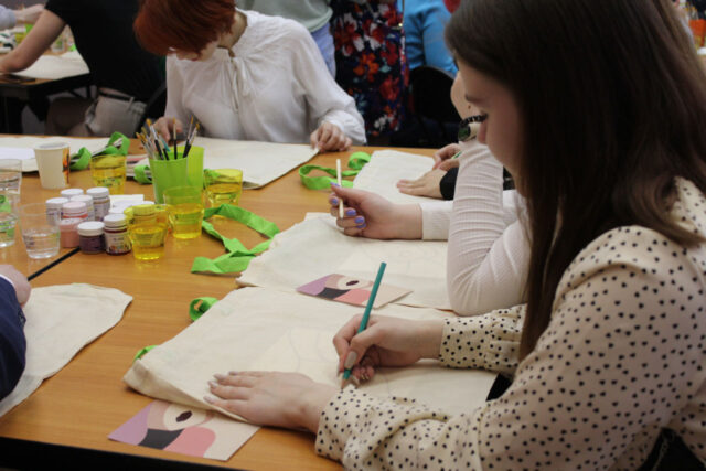 Жителей Твери приглашают на мастер-класс по росписи шоппера Жителей Твери приглашают на мастер-класс по росписи шоппера