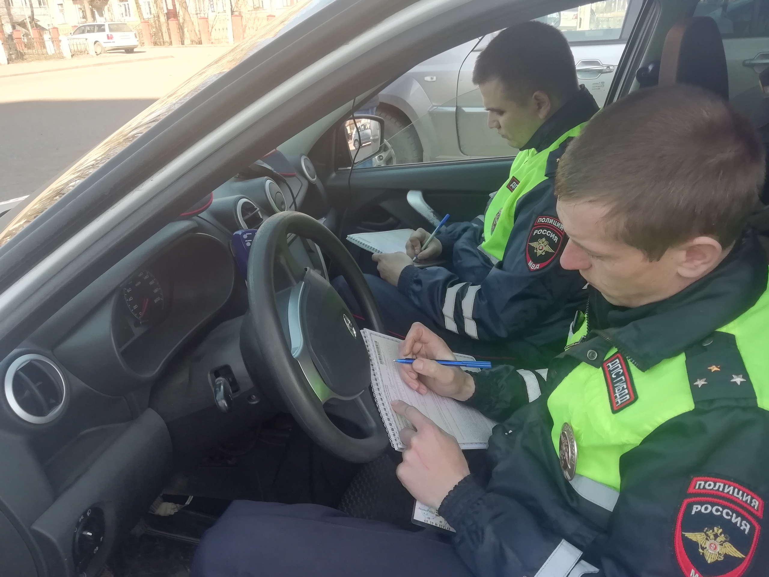 В Бологовском районе сотрудники ОГИБДД провели акцию «Безопасный пассажир»