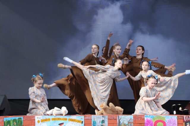 В Венециановском сквере Вышнего Волочка прозвучал праздничный концерт В Венециановском сквере Вышнего Волочка прозвучал праздничный концерт