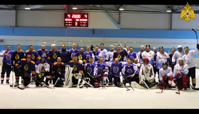 В Ржеве пожарные провели товарищеский матч по хоккею В Ржеве пожарные провели товарищеский матч по хоккею