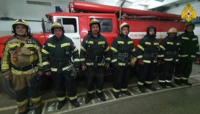 В Торжке спасатели вынесли мужчину из задымленной квартиры В Торжке спасатели вынесли мужчину из задымленной квартиры