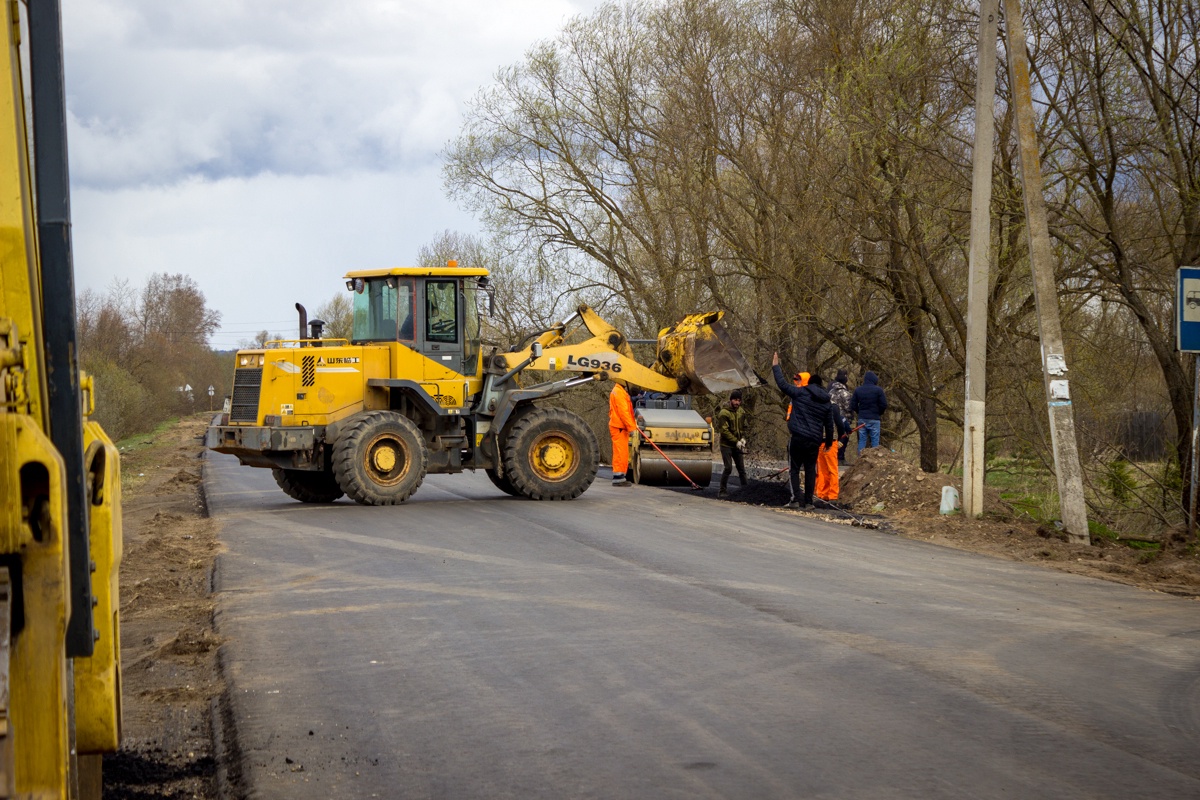 Ремонт дороги по улице Октябрьская продолжается в Лихославле Ремонт дороги по улице Октябрьская продолжается в Лихославле