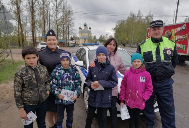 Сотрудники ржевской Госавтоинспекции провели акцию «Внимание, дети пешеходы!» Сотрудники ржевской Госавтоинспекции провели акцию «Внимание, дети пешеходы!»