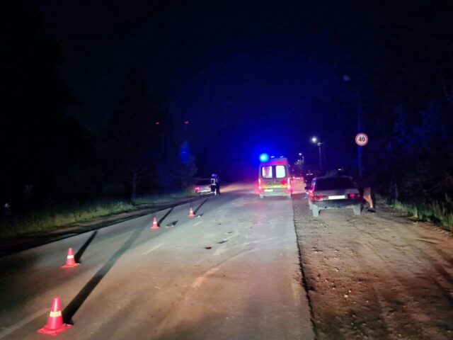 В Твери мотоциклист не увидел лежащего на дороге мужчину