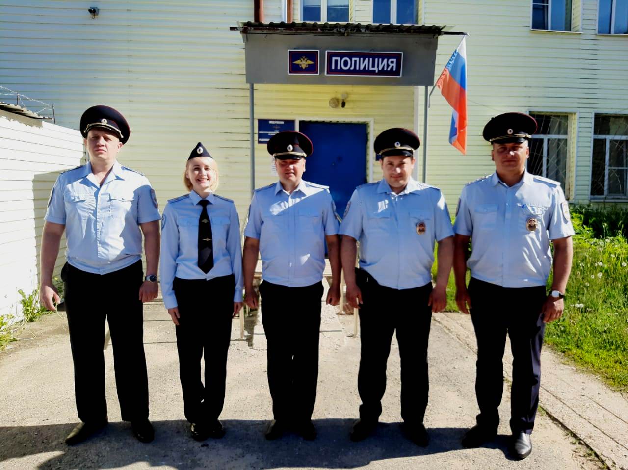 Москвич поблагодарил редкинских полицейских за быстрое раскрытие дачной кражи Москвич поблагодарил редкинских полицейских за быстрое раскрытие дачной кражи