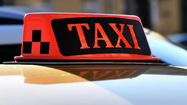 В Твери таксист нашел кошелёк и оставил его себе В Твери таксист нашел кошелёк и оставил его себе