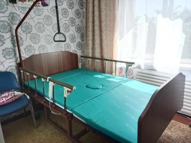 В Ржеве девочке с ДЦП приобрели многофункциональную электрическую кровать