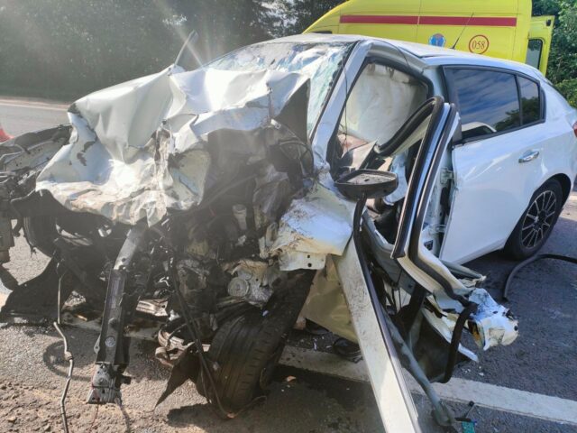 В аварии в Твери насмерть разбился водитель иномарки