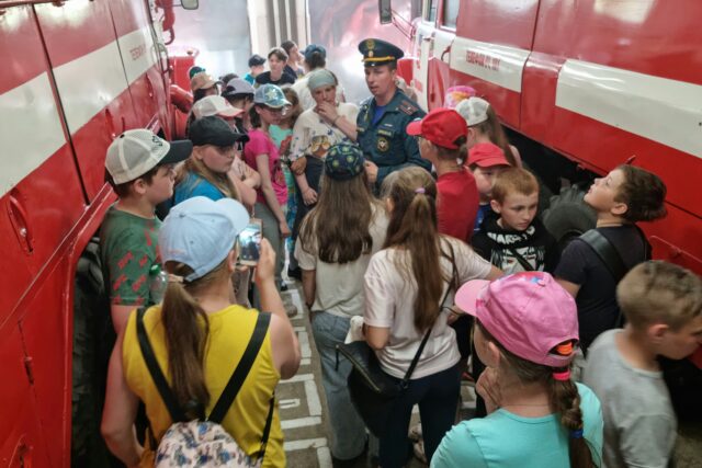 Школьники посетили нелидовскую пожарно-спасательную часть