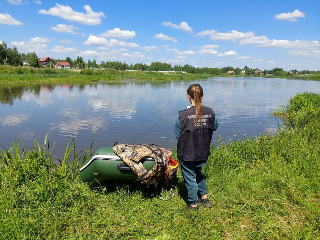 В Тверской области мальчик выпал из лодки и поранился о винт в воде В Тверской области мальчик выпал из лодки и поранился о винт в воде
