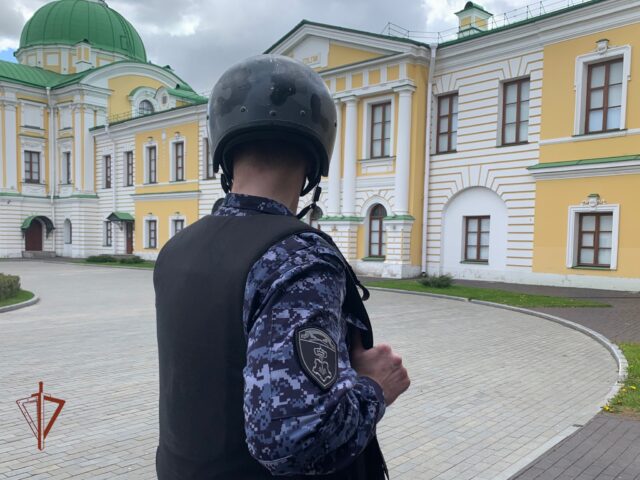 В Твери мужчина пытался похитить из магазина четыре бутылки алкоголя В Твери мужчина пытался похитить из магазина четыре бутылки алкоголя