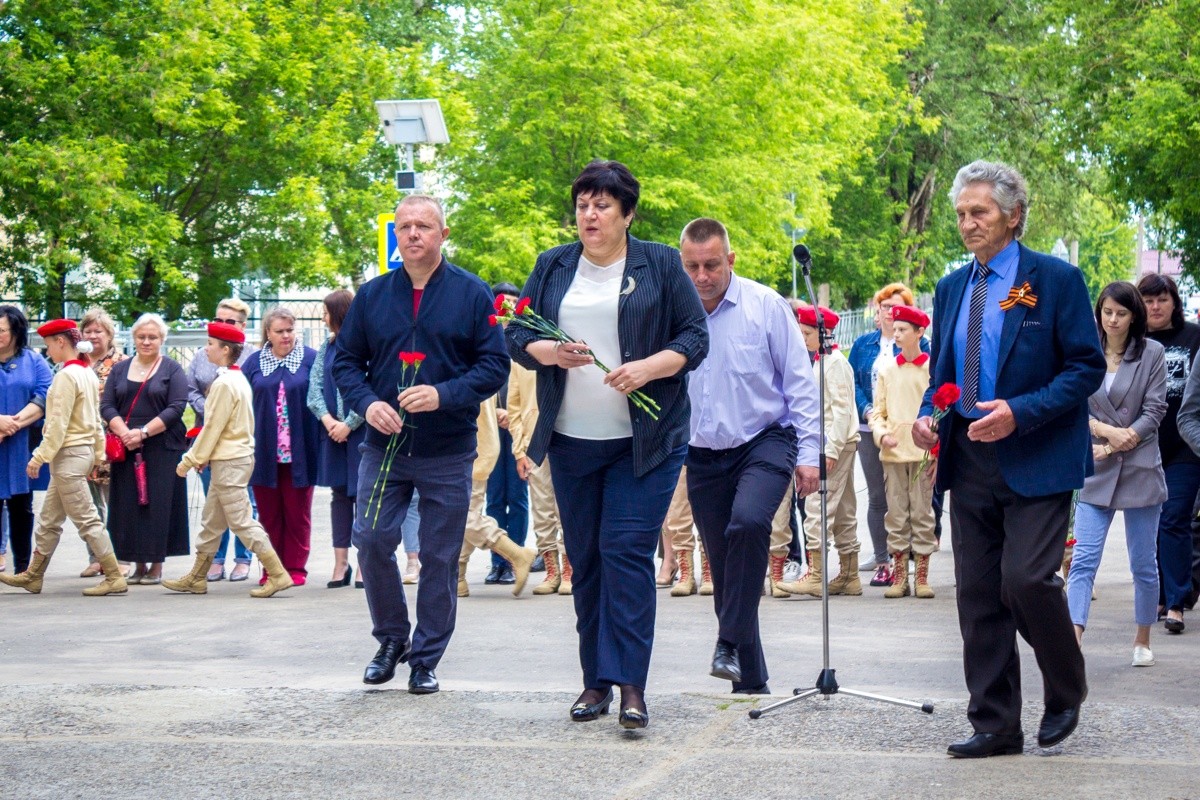 В День памяти и скорби в Лихославле возложили цветы к обелиску В День памяти и скорби в Лихославле возложили цветы к обелиску