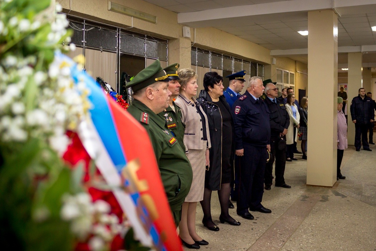 Погибшего на Донбассе жителя Лихославля проводили траурным салютом