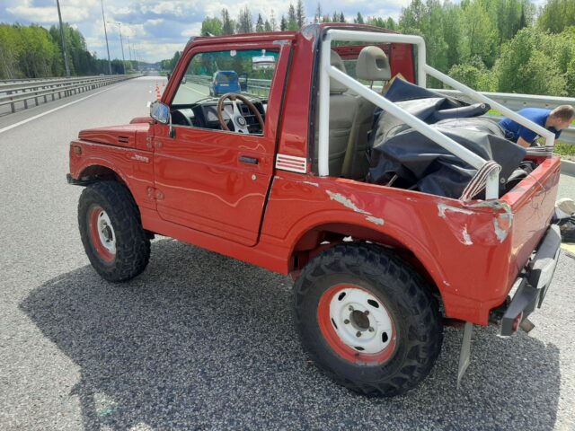 На трассе М-11 в Тверской области из-за поломки автомобиля произошло ДТП