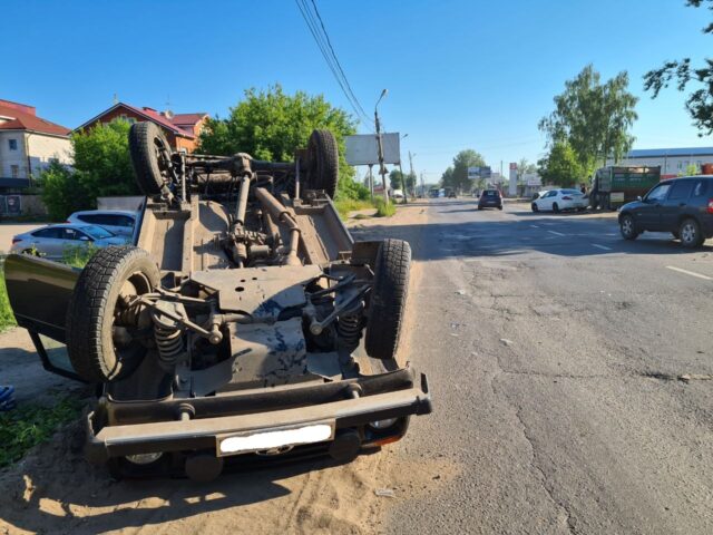 На улице Шишкова в Твери столкнулись два автомобиля