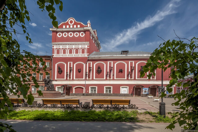 Владимир Коломак поставил новый спектакль в Вышнем Волочке Владимир Коломак поставил новый спектакль в Вышнем Волочке