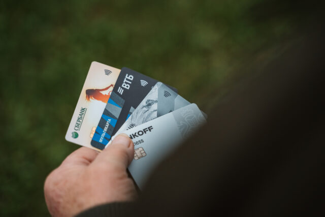 Больше 300 тысяч рублей похитила жительница Тверской области у доверчивой пенсионерки