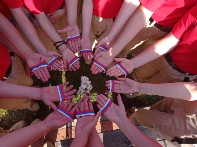 Юные западнодвинцы приняли участие в акции "Российский триколор"