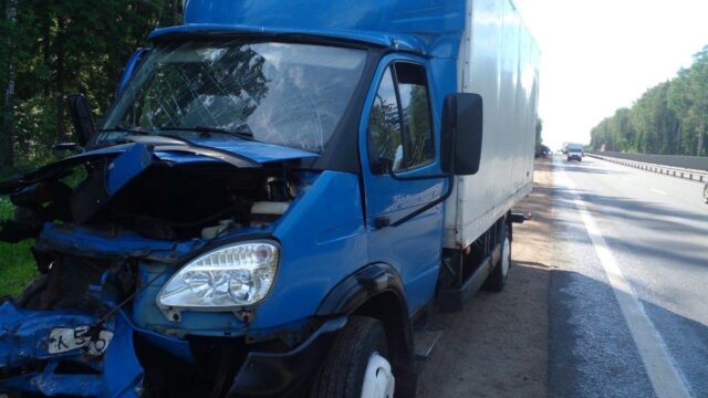 В Тверской области грузовик столкнулся с трактором В Тверской области грузовик столкнулся с трактором