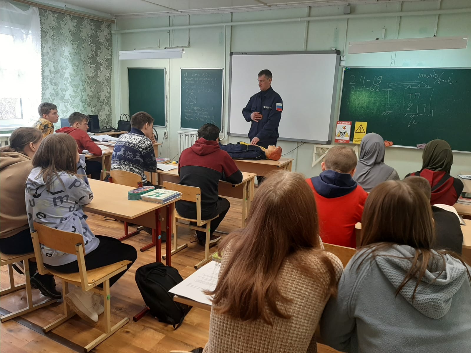 Энергетики Тверьэнерго провели «Неделю электробезопасности» для школьников в преддверии летних каникул