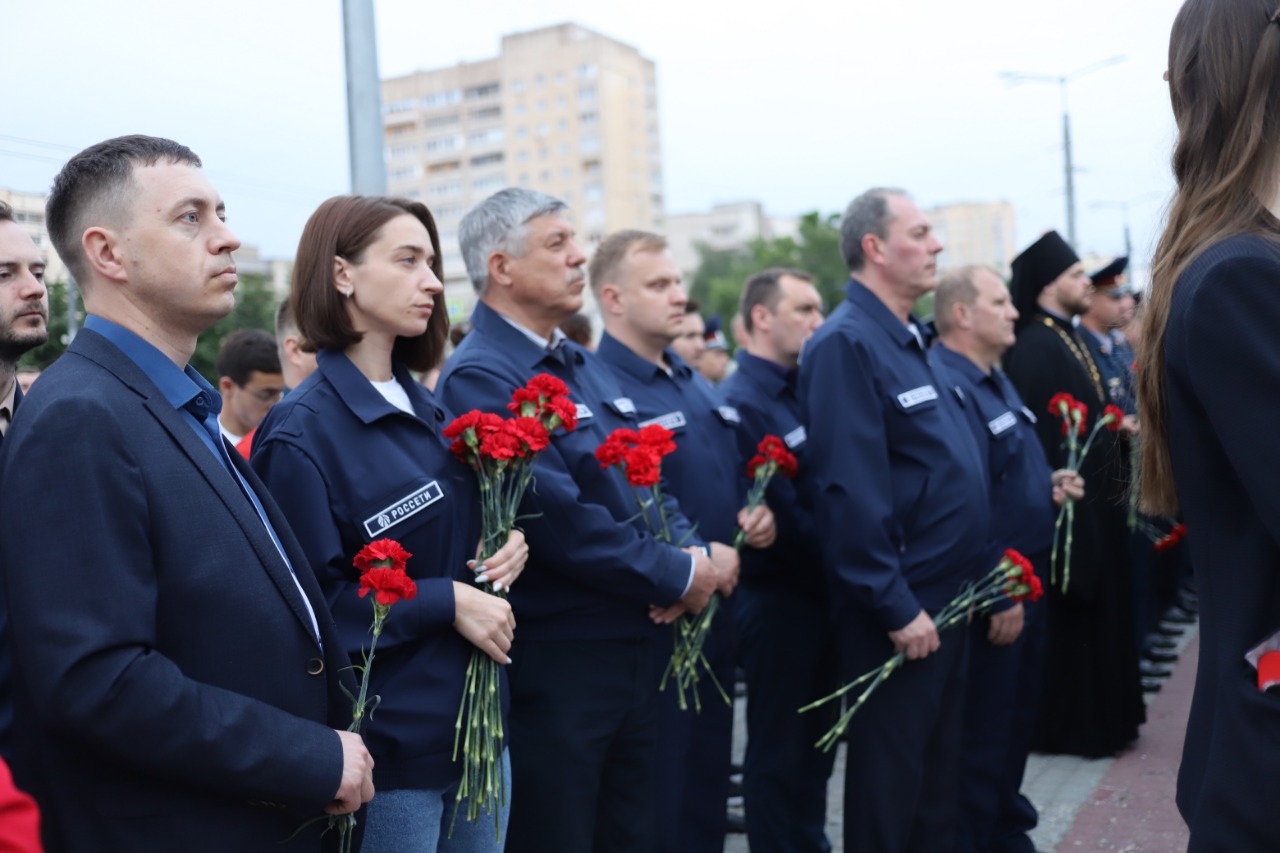 В День памяти и скорби сотрудники «Россети Центр» почтили память героев Великой Отечественной войны В День памяти и скорби сотрудники «Россети Центр» почтили память героев Великой Отечественной войны