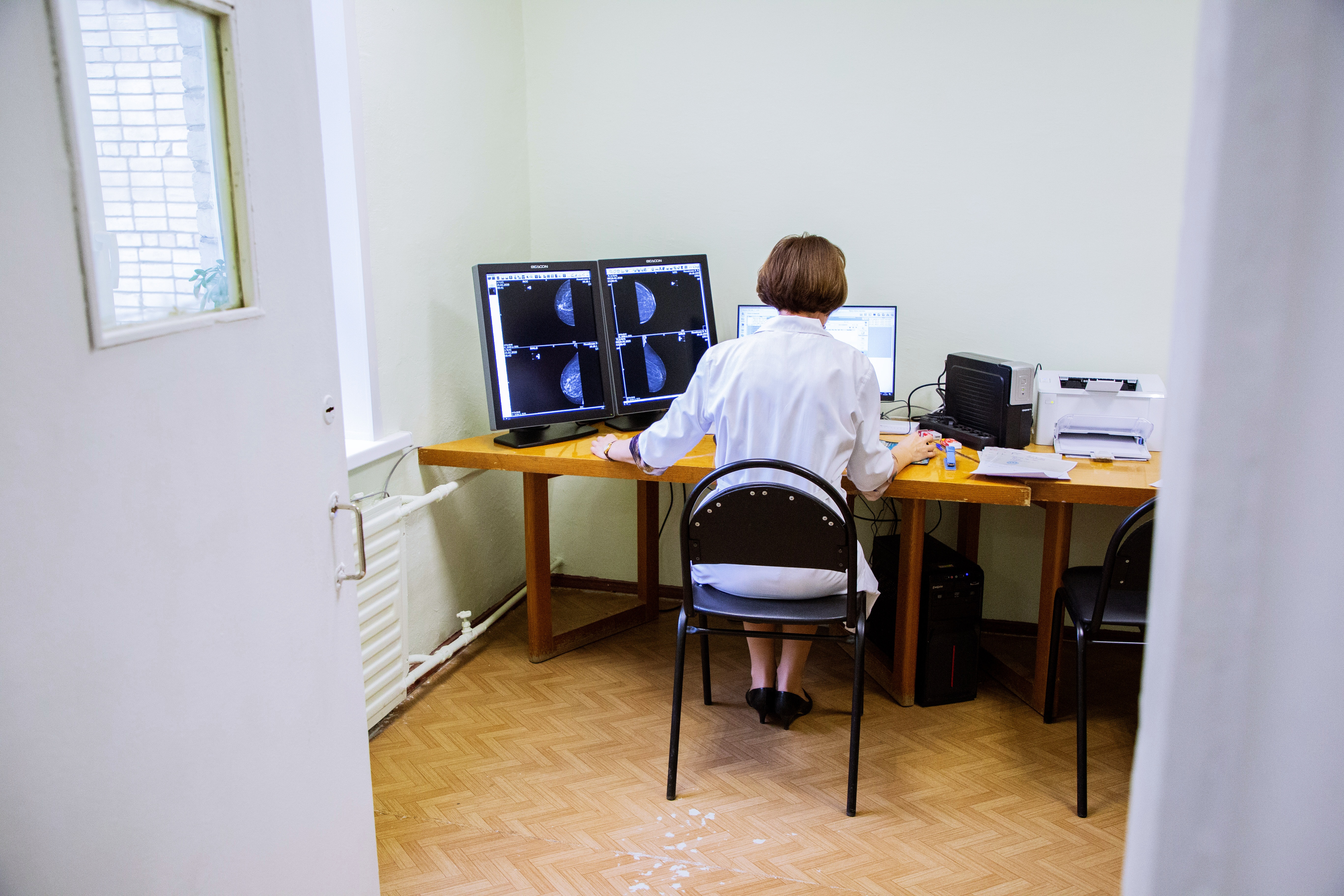 Игорь Руденя поздравил медиков Верхневолжья, удостоенных наград Президента РФ Владимира Путина