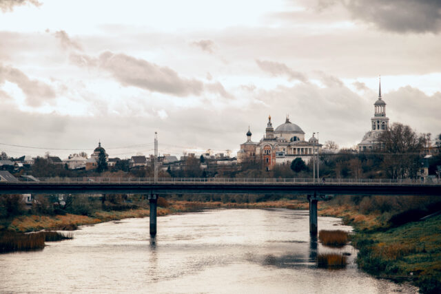 Одноэтажная Россия: На "RT Россия" вышла программа о Торжке Одноэтажная Россия: На "RT Россия" вышла программа о Торжке