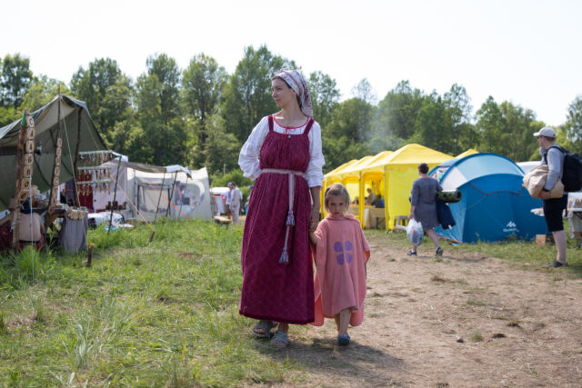 Народные ремесла и купальская мистерия: Как в Тверской области прошел фестиваль русской традиции «Купала»