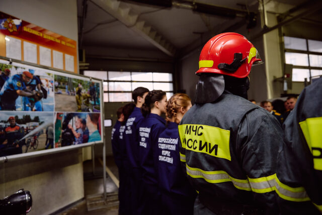 В Калининском районе загорелась лесная подстилка