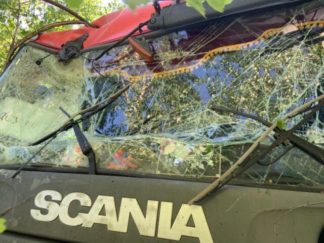 В Тверской области на трассе Р-132 «Золотое кольцо» столкнулись ГАЗель и Скания, есть пострадавшие В Тверской области на трассе Р-132 «Золотое кольцо» столкнулись ГАЗель и Скания, есть пострадавшие