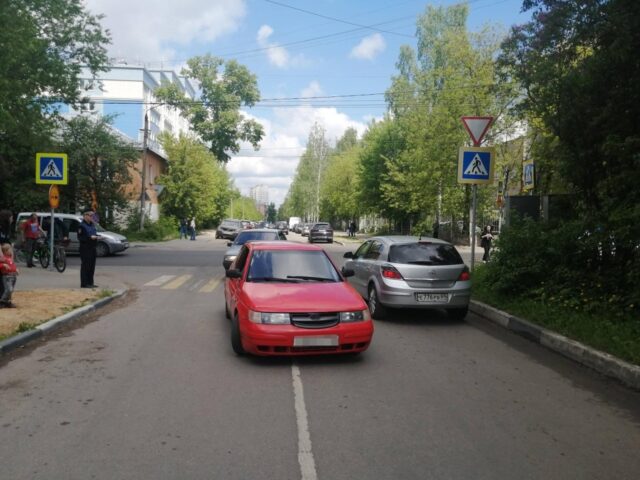 В Твери водитель легковушки не пропустил велосипедиста