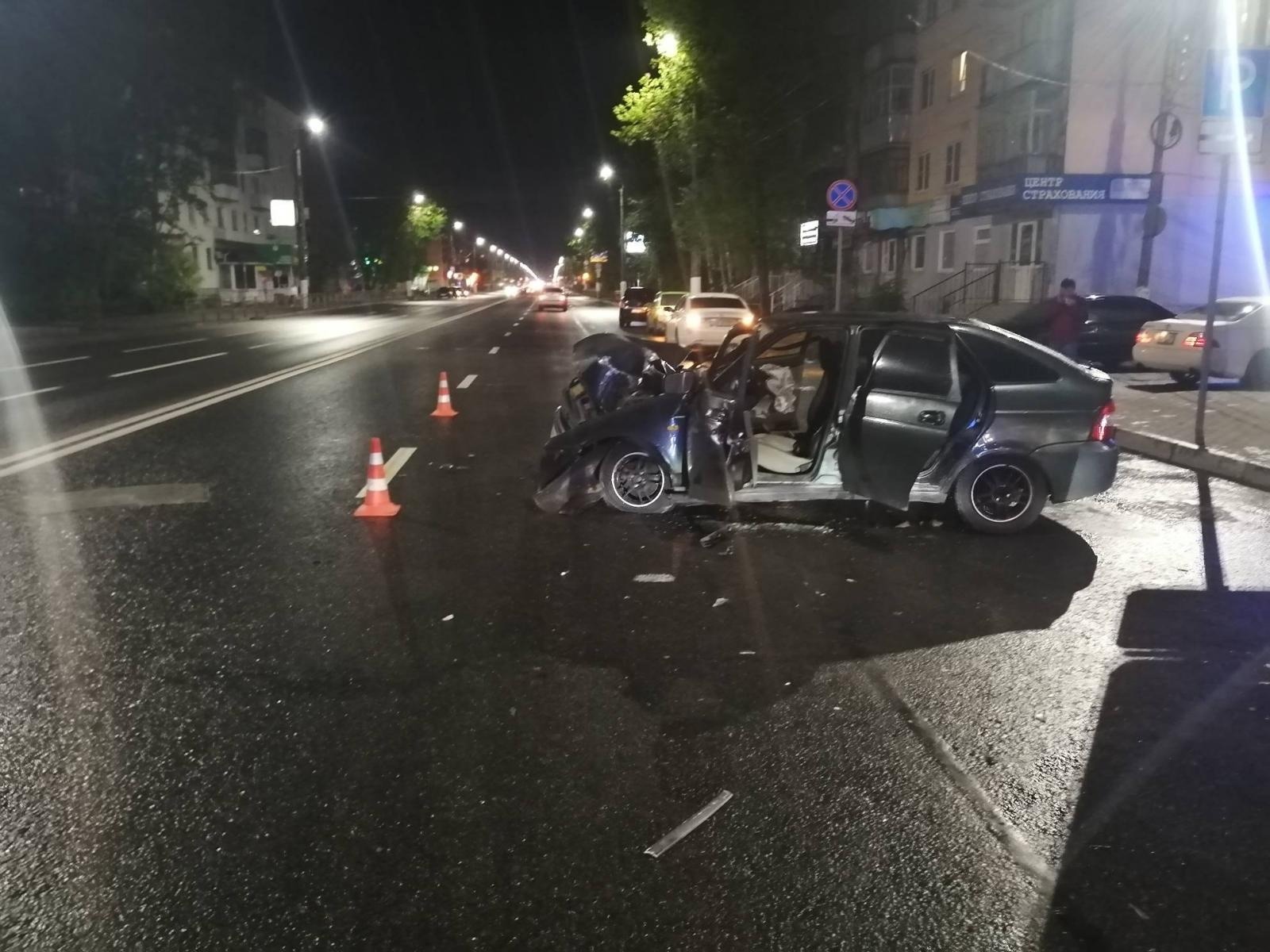 В Твери автомобиль врезался в матчу ЛЭП В Твери автомобиль врезался в матчу ЛЭП