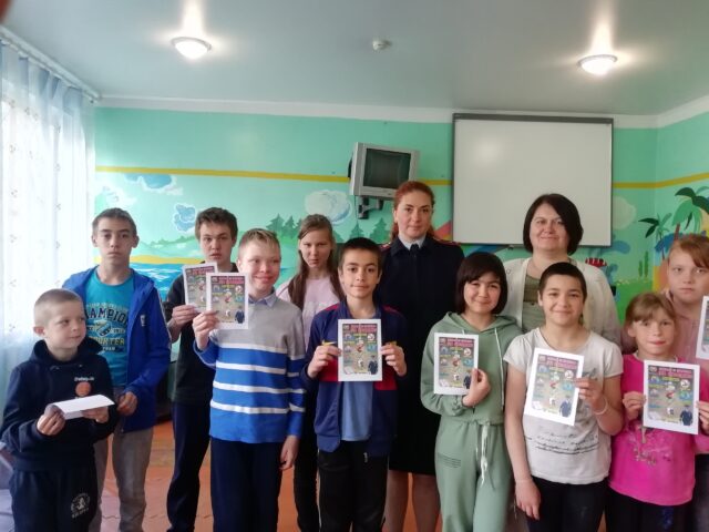 В Бологовском районе детям напомнили о ПДД