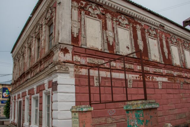 «Единая Россия» проследит за ремонтом исторического здания в Бологое