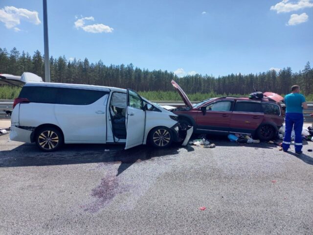 На М-11 в Тверской области в ДТП пострадали четыре человека