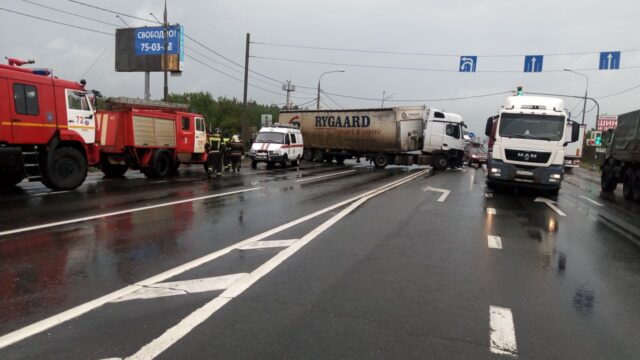 Дети получили травмы в ДТП с фурой в Тверской области