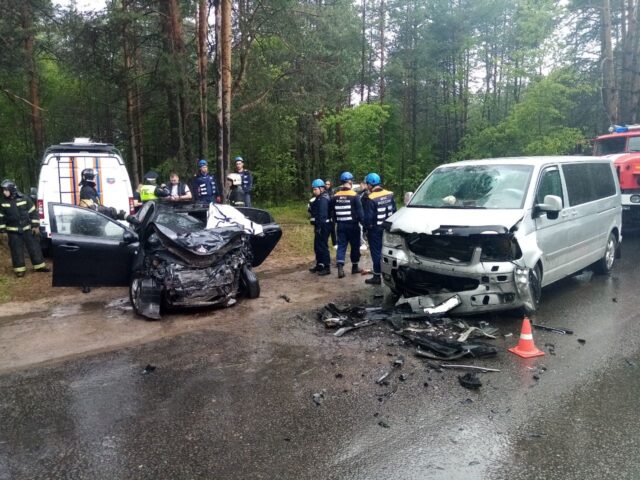 В Твери женщина-водитель погибла в лобовом столкновении автомобилей В Твери женщина-водитель погибла в лобовом столкновении автомобилей