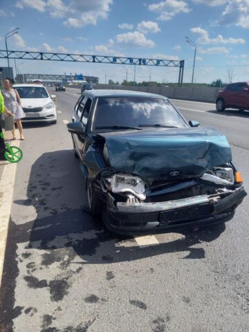 Под Тверью на трассе М-10 ВАЗ догнал Рено