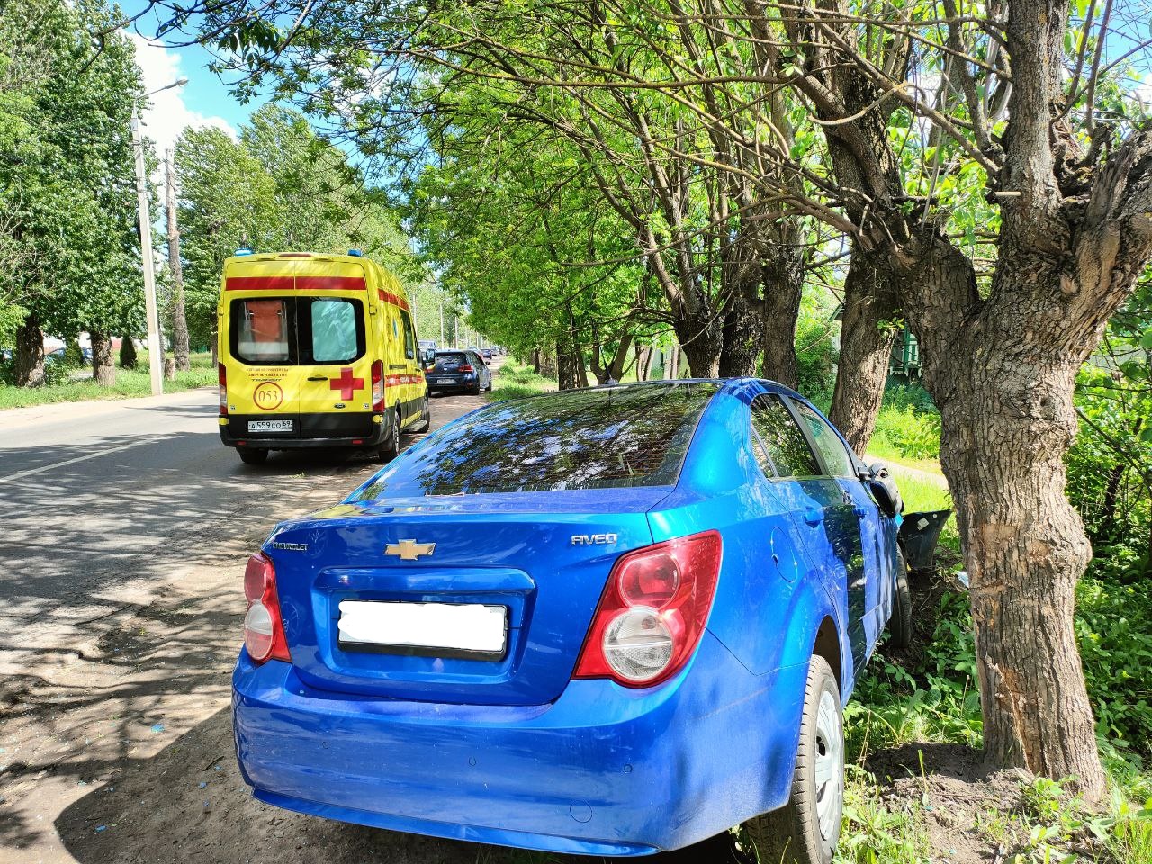 В Твери водитель получил ссадины и ожоги в ДТП