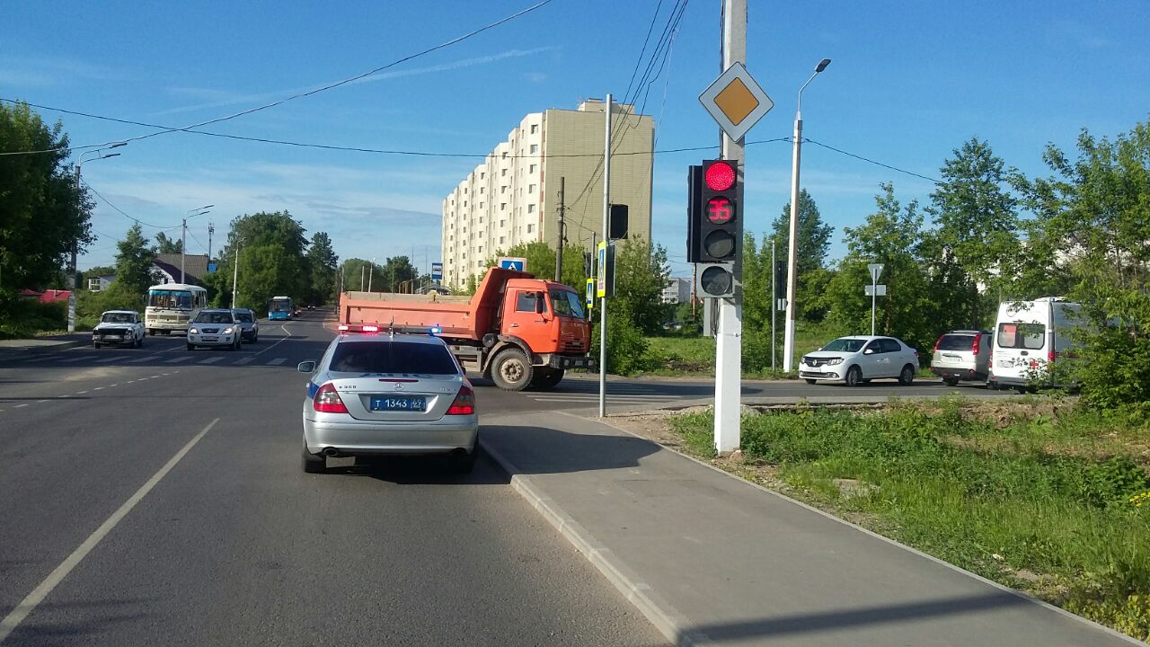 В Твери Камаз сбил пенсионерку на пешеходном переходе В Твери Камаз сбил пенсионерку на пешеходном переходе
