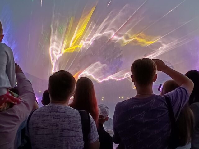 В Вышнем Волочке впервые прошел праздник для выпускников «Под парусом Петра»