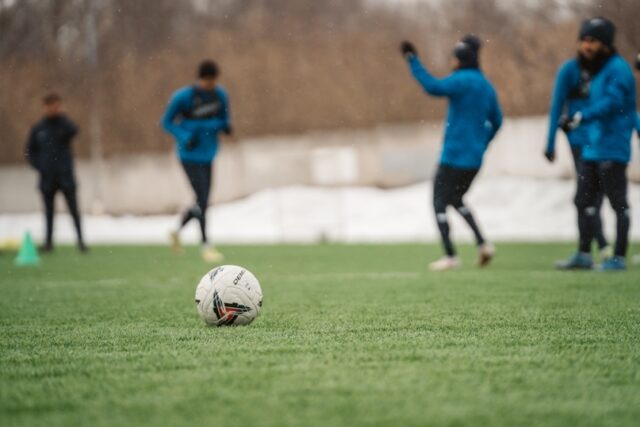 В Твери пройдет футбольный матч между тверской «Волгой» и красноярским «Енисеем-2» Нелидовские футболисты уверенно победили команду хозяев в Спирово