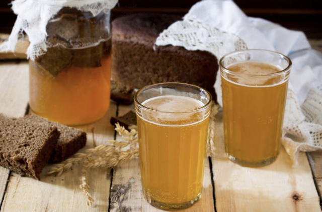 Врач рассказала об опасности магазинного кваса