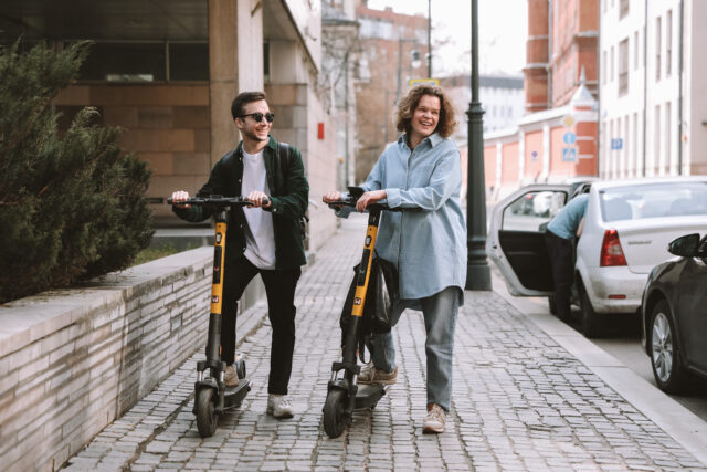 Поездки на самокате или пицца в подарок – какие подарки выбрали жители Твери в июне