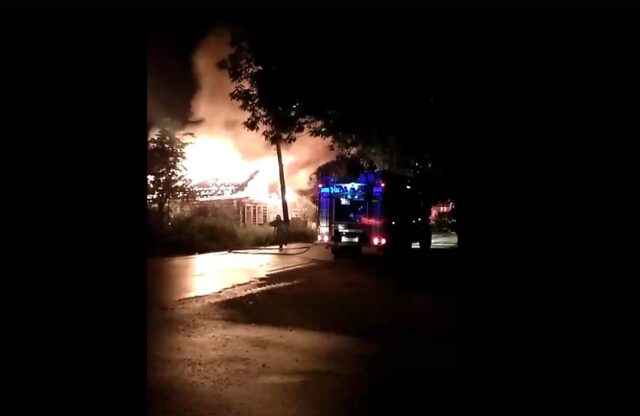 В Вышнем Волочке сгорел дом В Вышнем Волочке сгорел дом