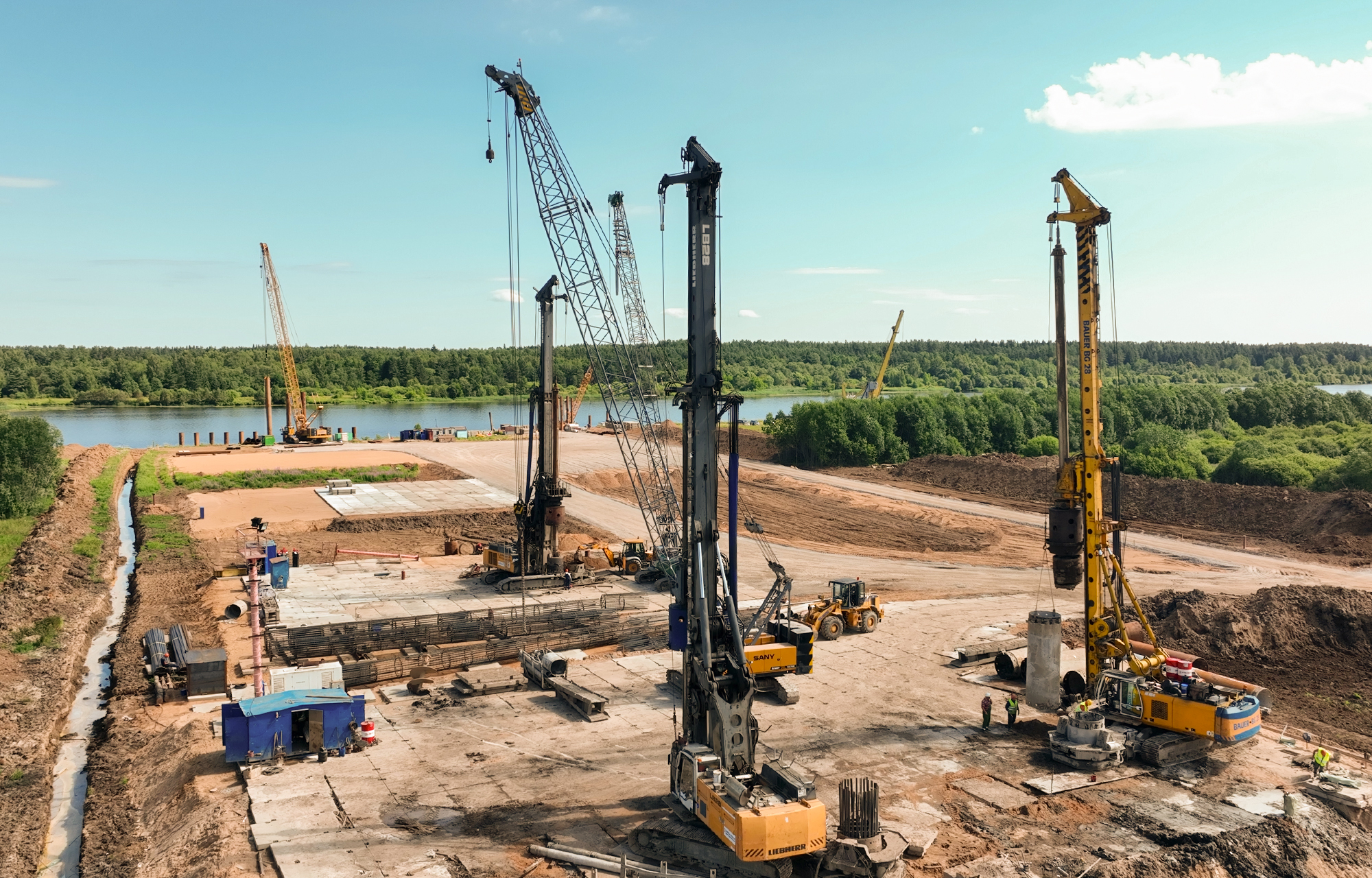 Построе 3 ого. Стройка моста. Строительство. Строительство фото. Строят мосты.